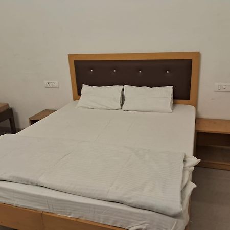 Rk Lawns Hotel Gonda Exterior photo